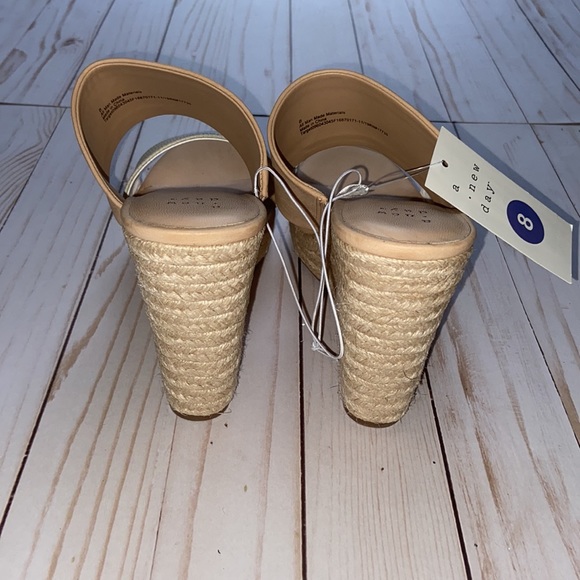 A New Day Wedge Sandals - Picture 3 of 8